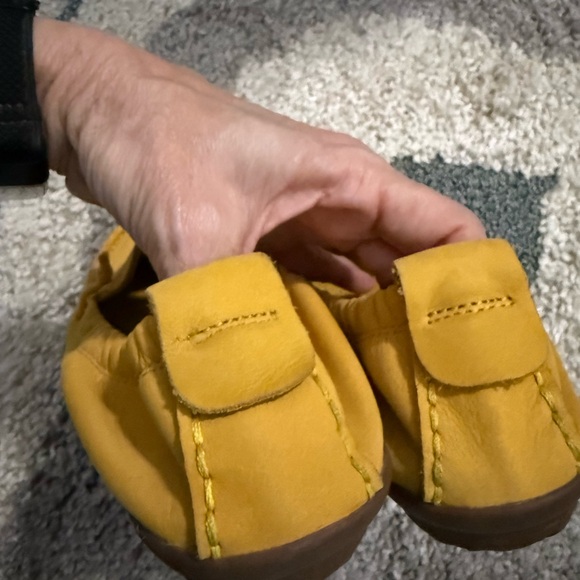 NWOT Hush puppies size 7 mustard driving shoes/loafer - Picture 6 of 10